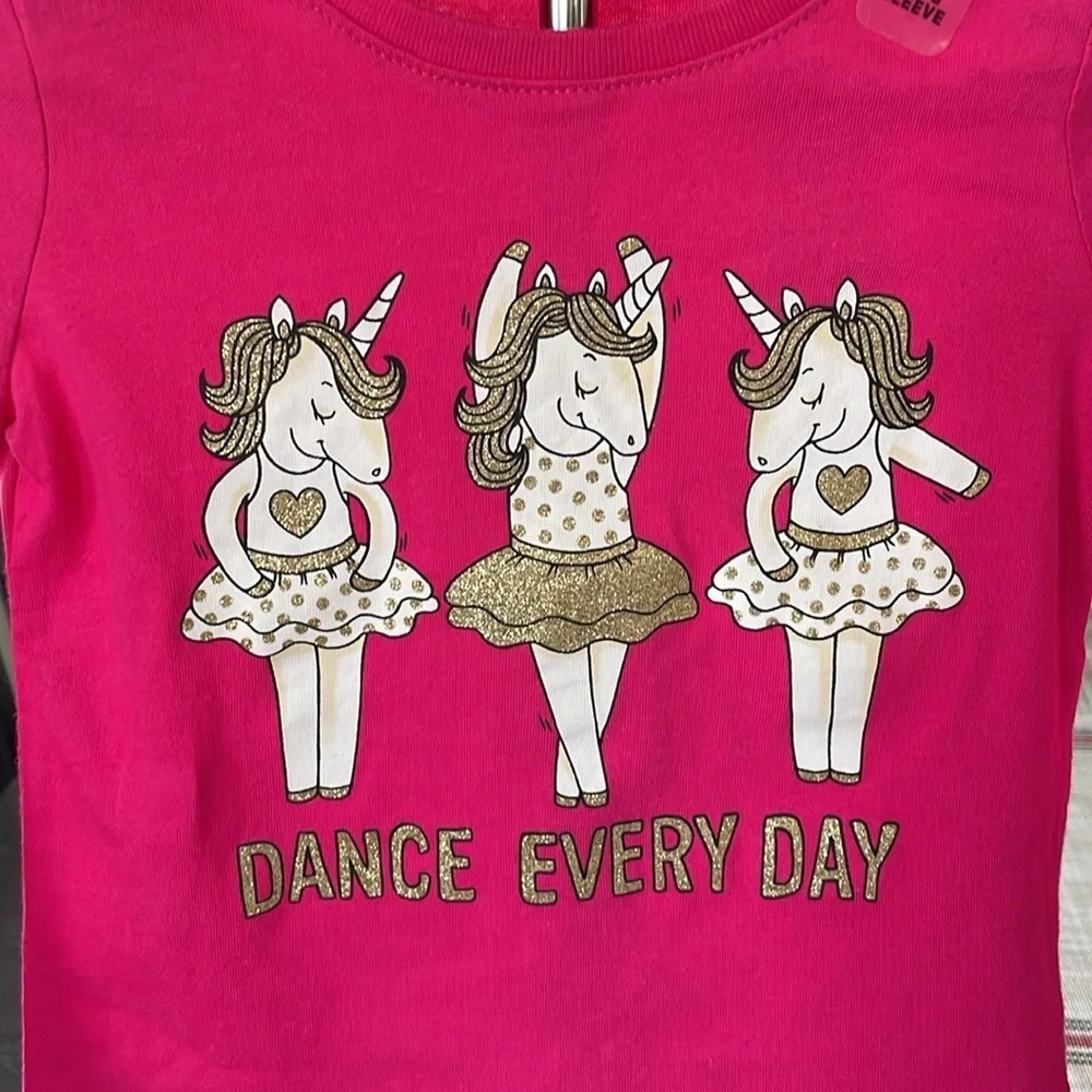 🩷The Children’s Place🩷Pink Long sleeve graphic Tee size (12-18m)